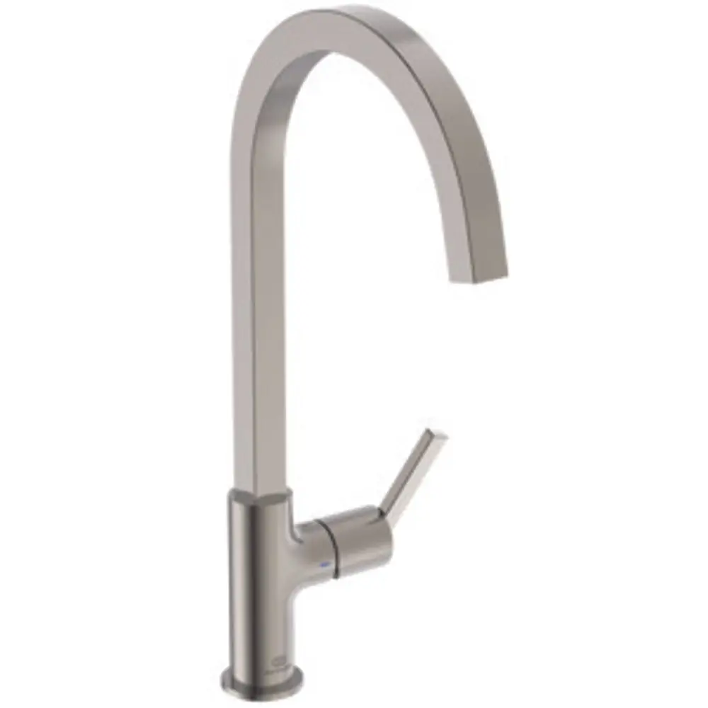 Küchenarmatur von Ideal Standard mit gebogenem Auslauf und seitlichem Hebel. Die Oberfläche ist in einem matten Silber-Finish gehalten.